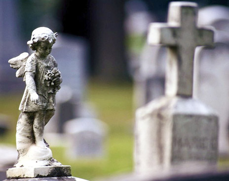 Когда-то на кладбищах не только хоронили